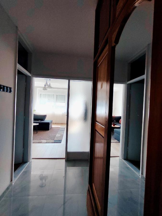 Spacious And Modern Apartment In Town Center Конич Екстериор снимка