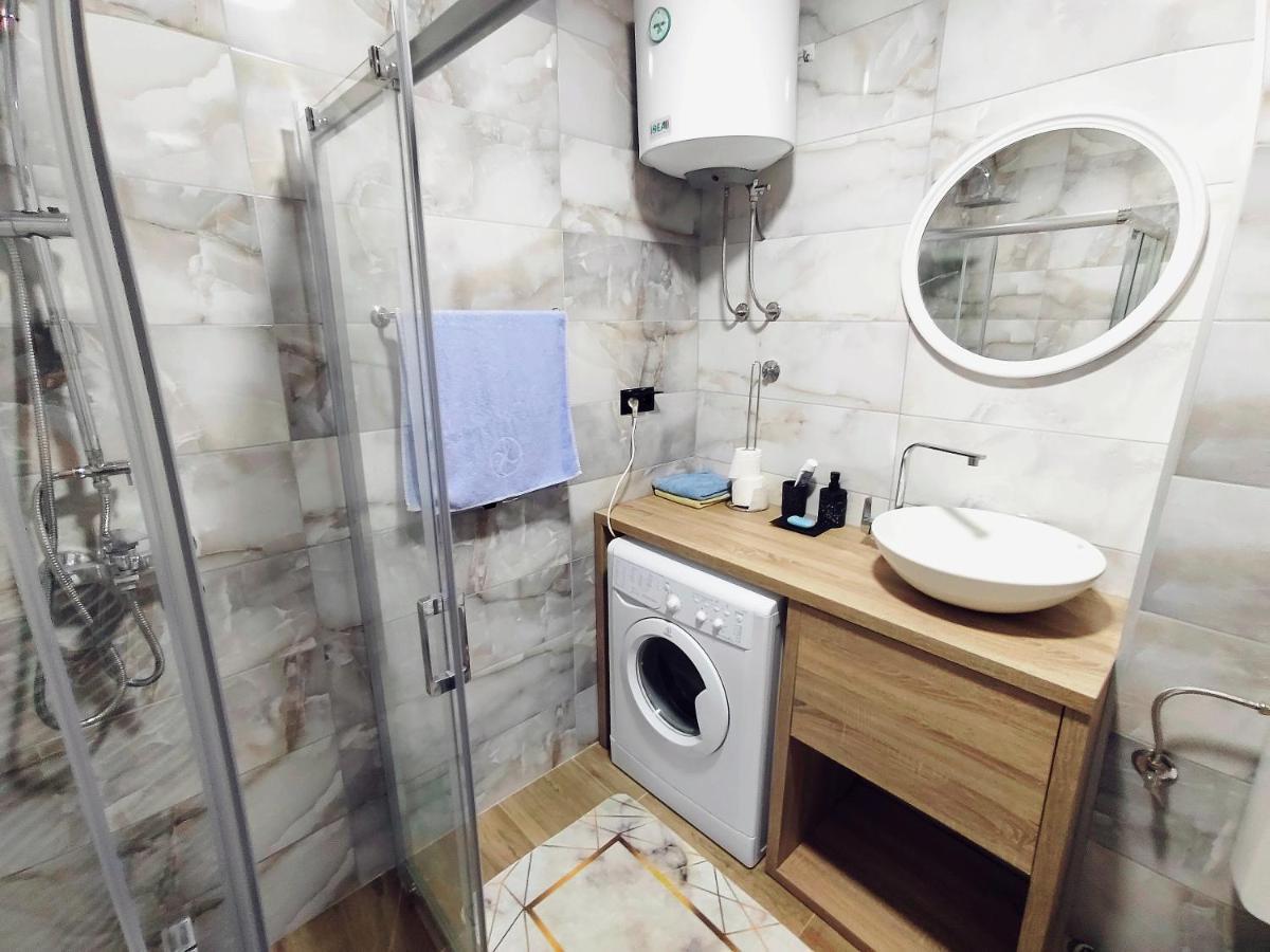 Spacious And Modern Apartment In Town Center Конич Екстериор снимка