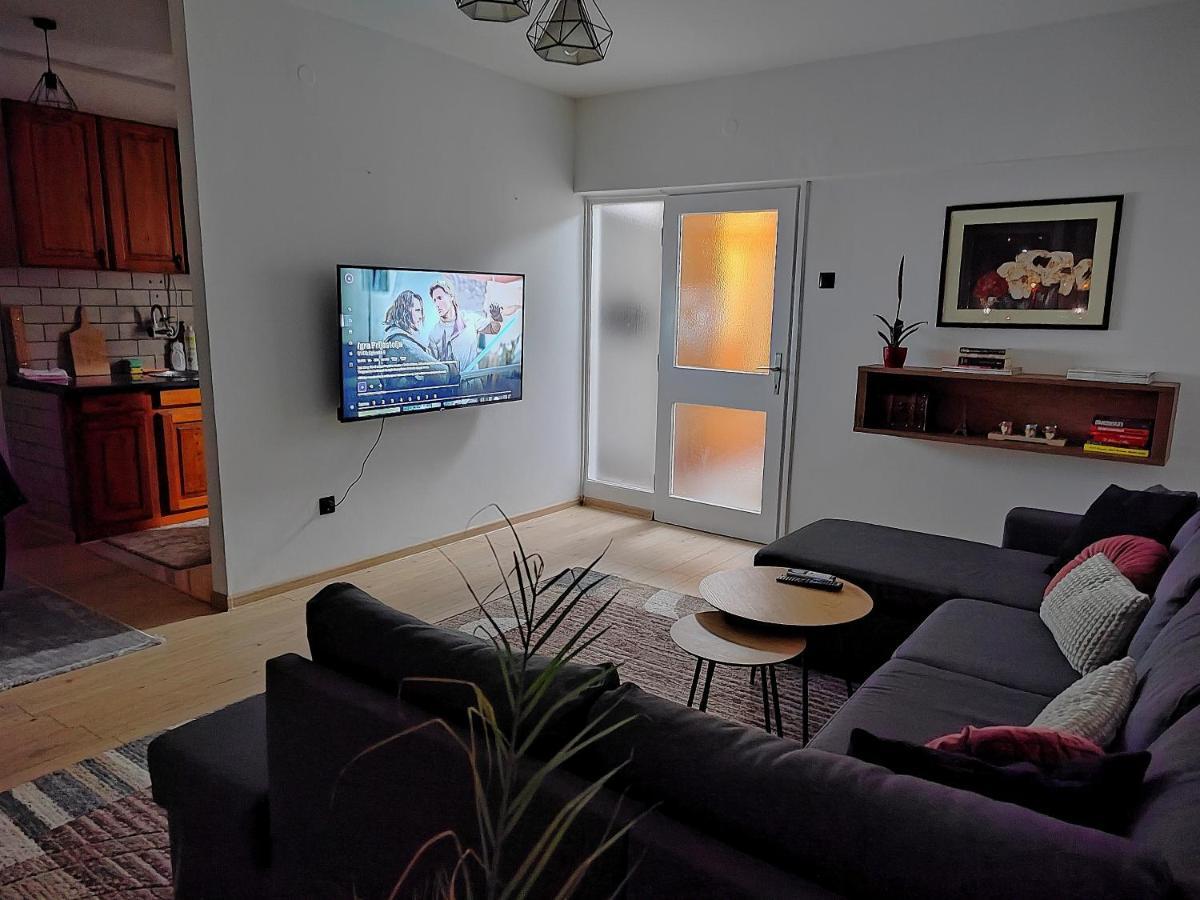 Spacious And Modern Apartment In Town Center Конич Екстериор снимка