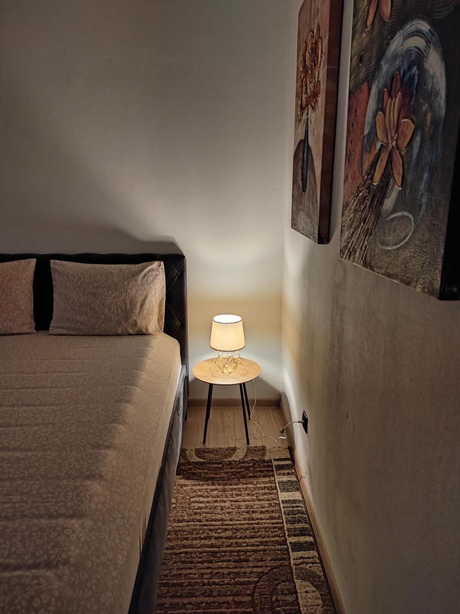 Spacious And Modern Apartment In Town Center Конич Екстериор снимка