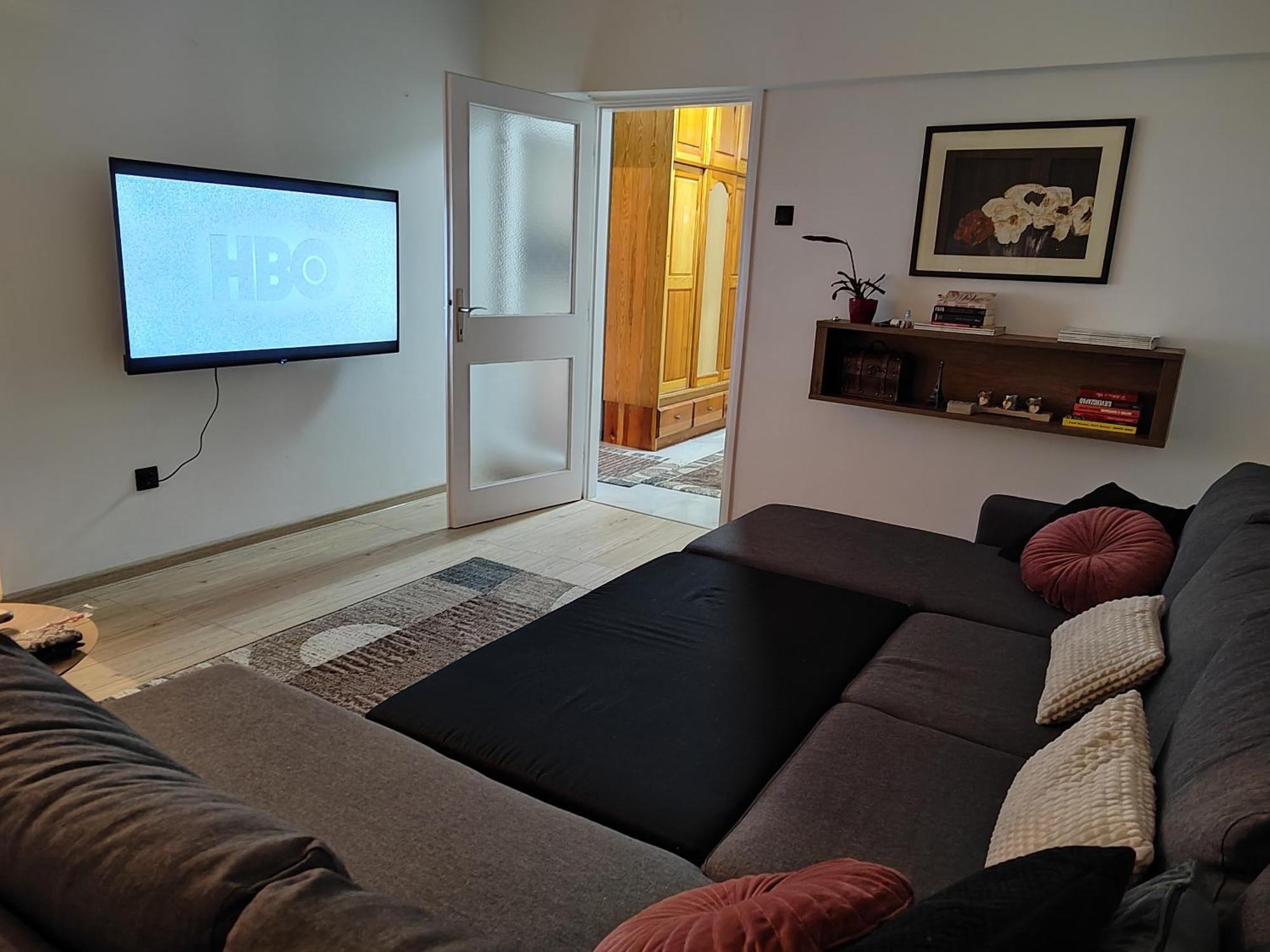 Spacious And Modern Apartment In Town Center Конич Екстериор снимка